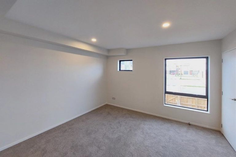 Photo of property in 18 Picturesque Drive, Flat Bush, Auckland, 2019