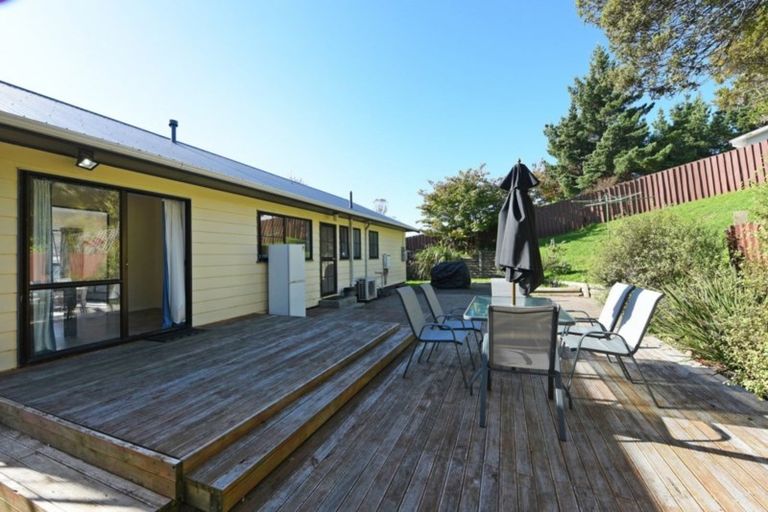 Photo of property in 2 Moonstone Grove, Birchville, Upper Hutt, 5018