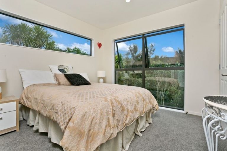 Photo of property in 22a Glastron Place, Bayview, Auckland, 0629