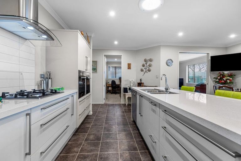 Photo of property in 14 Mervyn Place, Ohauiti, Tauranga, 3112