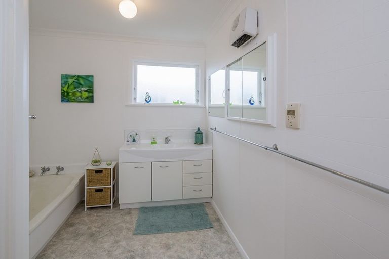 Photo of property in 17 Burn Street, Levin, 5510