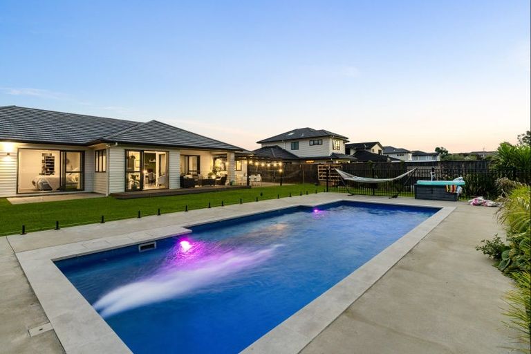 Photo of property in 19 Kahika Grove, Huapai, Kumeu, 0810