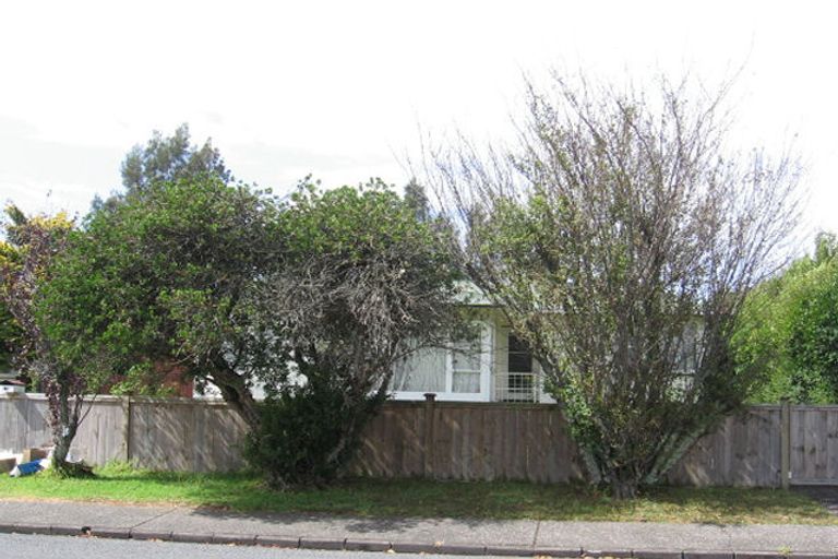 Photo of property in 15 Tamariki Avenue, Kelston, Auckland, 0602