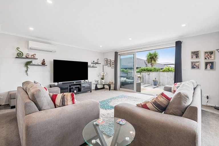 Photo of property in 14 Poutawa Lane, Clarks Beach, 2122