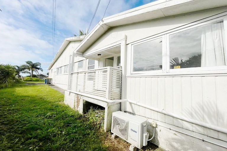 Photo of property in 24 Tiri Tiri Road, Birkdale, Auckland, 0626
