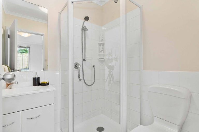 Photo of property in 16 Barnea Circle, Glen Eden, Auckland, 0602