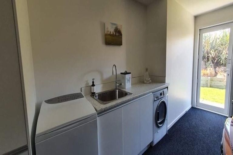 Photo of property in 33 Golf Vue Place, Castlecliff, Whanganui, 4501