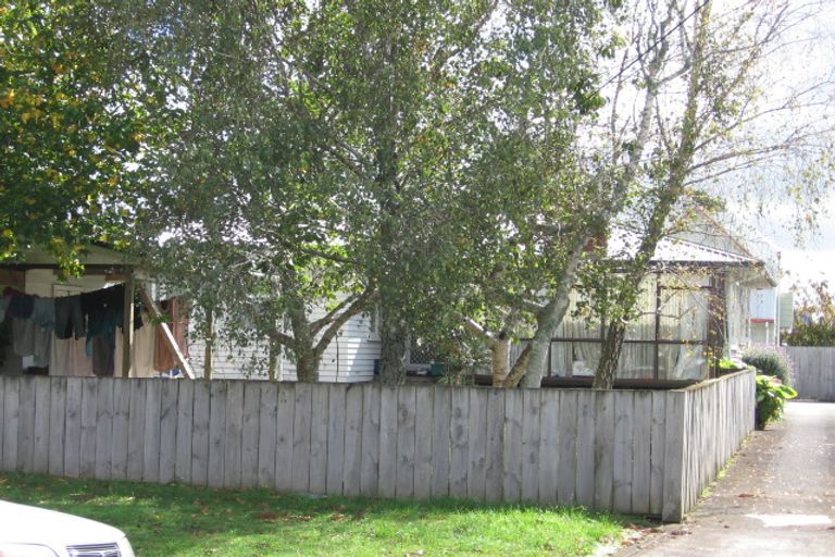 Photo of property in 8 Waipani Road, Te Atatu Peninsula, Auckland, 0610