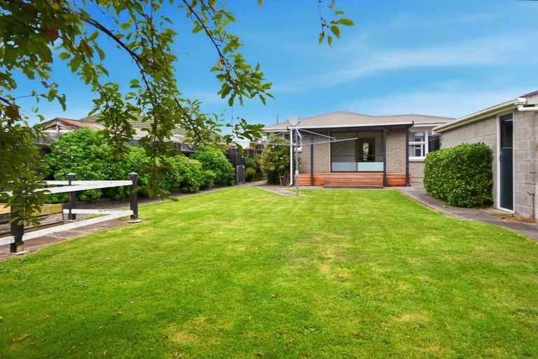 Photo of property in 32 Reynolds Avenue, Bishopdale, Christchurch, 8053