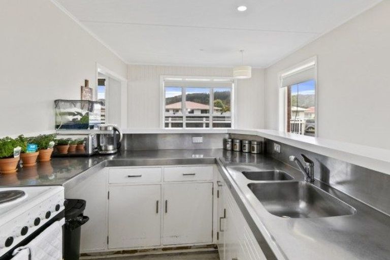 Photo of property in 71 Karamu Crescent, Wainuiomata, Lower Hutt, 5014