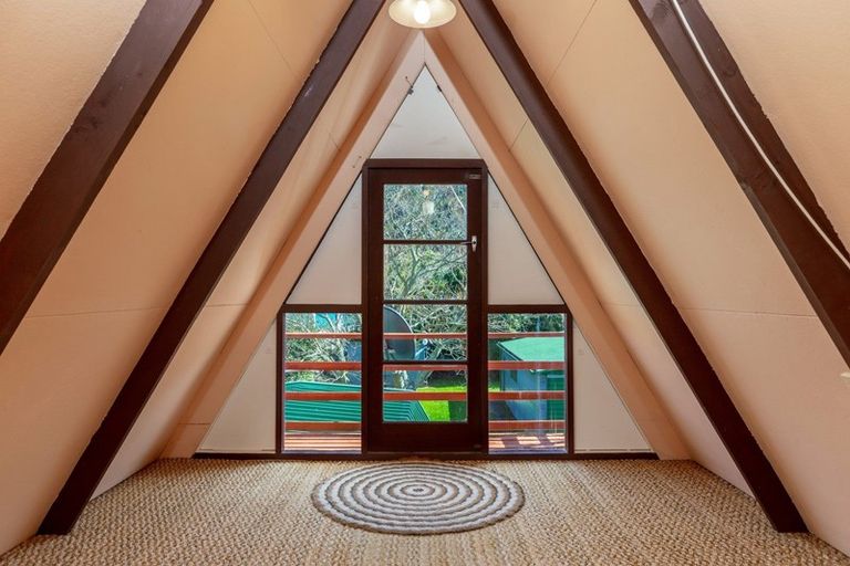 Photo of property in 34 Beach Road, Waikawa, Picton, 7220