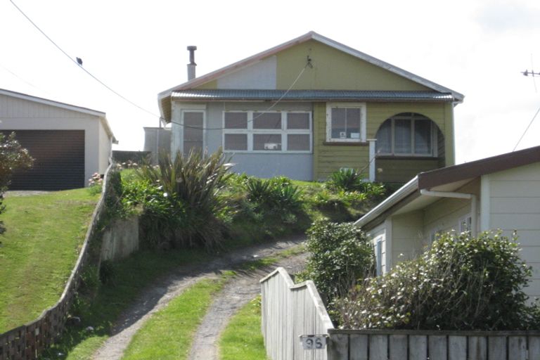 Photo of property in 96 Cornfoot Street, Castlecliff, Whanganui, 4501