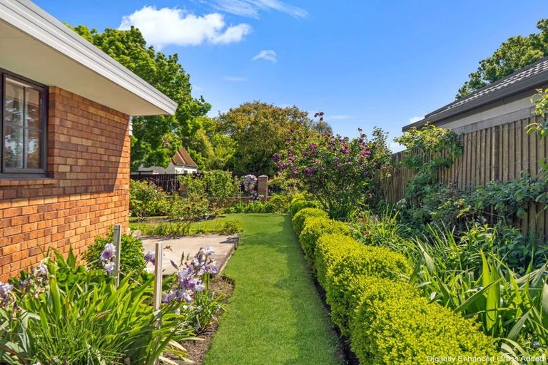 Photo of property in 10 Regency Crescent, Redwood, Christchurch, 8051