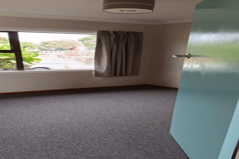 Photo of property in 26 Reeves Street, Waikanae Beach, Waikanae, 5036