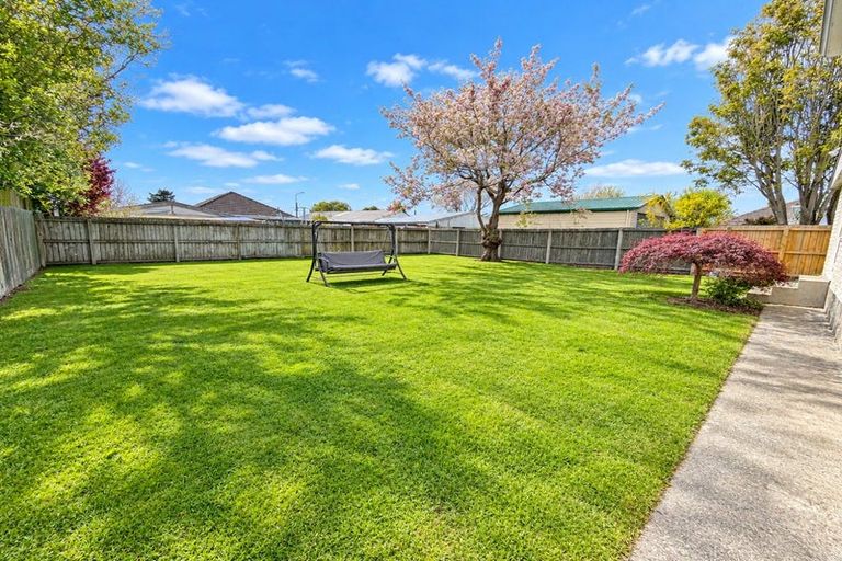 Photo of property in 35 Springbank Street, Bryndwr, Christchurch, 8053