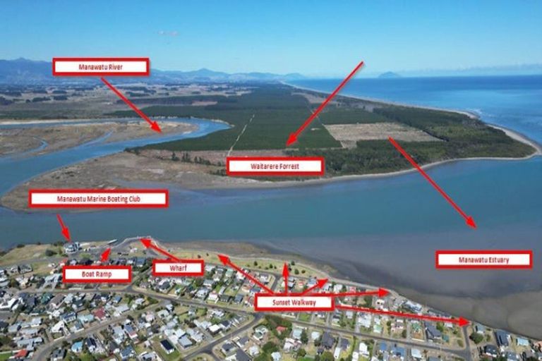 Photo of property in 17 Marine Parade South, Foxton Beach, Foxton, 4815