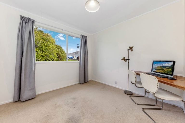 Photo of property in 102 Glendale Road, Glen Eden, Auckland, 0602