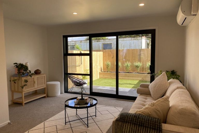 Photo of property in 6/43 Yeovil Road, Te Atatu Peninsula, Auckland, 0610