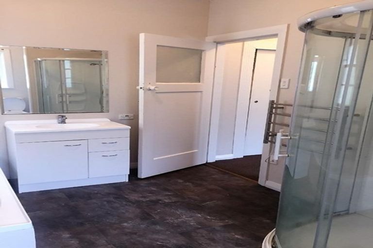 Photo of property in 9 Upper Lewisville Terrace, Thorndon, Wellington, 6011