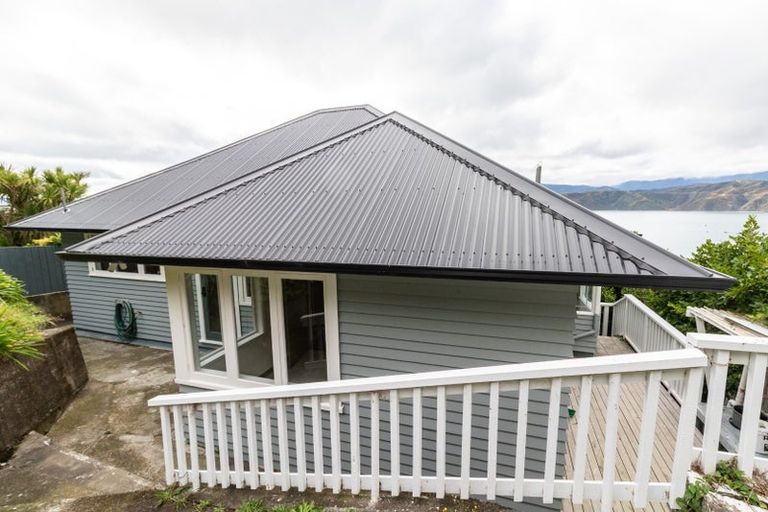 Photo of property in 71 Seatoun Heights Road, Seatoun, Wellington, 6022