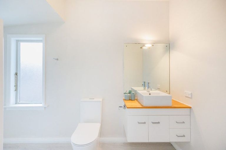 Photo of property in 24 Vernon Avenue, Takaro, Palmerston North, 4412