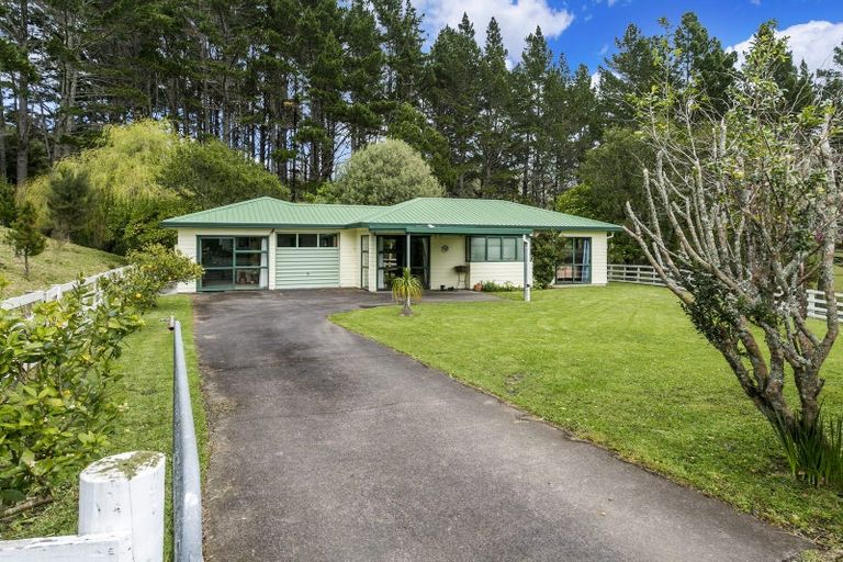 Photo of property in 336 Muriwai Road, Waimauku, 0881