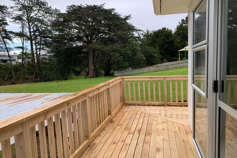 Photo of property in 2/25 Edgware Road, West Harbour, Auckland, 0618