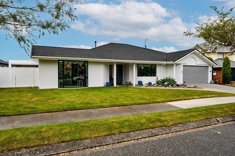 Photo of property in 19 Samwell Drive, Whitby, Porirua, 5024