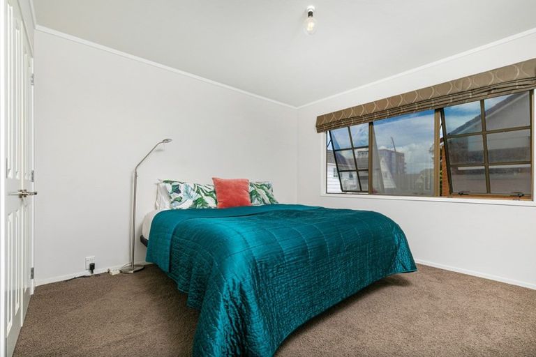 Photo of property in 2/27 Milford Road, Milford, Auckland, 0620