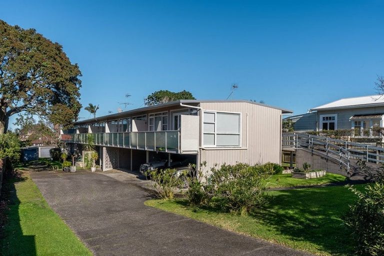 Photo of property in 5/77 Old Lake Road, Narrow Neck, Auckland, 0624