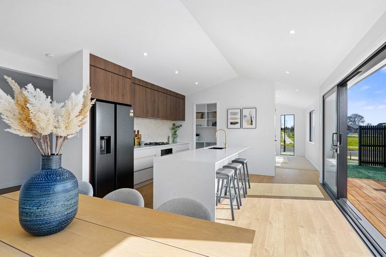 Photo of property in 14a Rose Leigh Drive, Cambridge, 3434