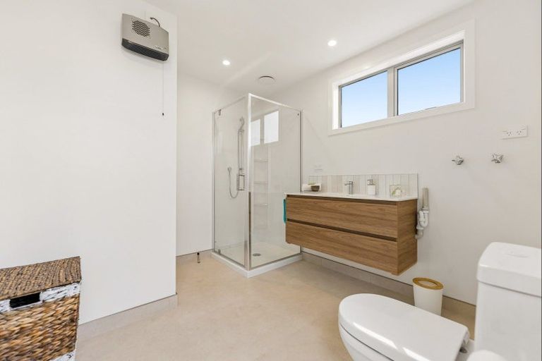 Photo of property in 3/28 Chartwell Avenue, Glenfield, Auckland, 0629