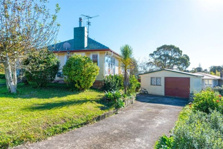Photo of property in 7 Beaufield Lane, Te Atatu Peninsula, Auckland, 0610