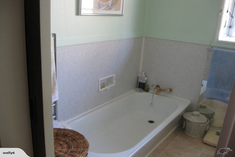 Photo of property in 17 Holly Grove, Maungaraki, Lower Hutt, 5010