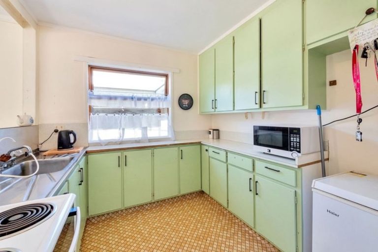 Photo of property in 1/51 Seaview Road, Castor Bay, Auckland, 0620