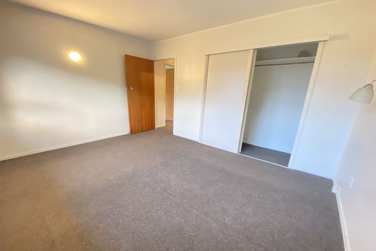 Photo of property in 1/6 Kathleen Street, Totara Vale, Auckland, 0627