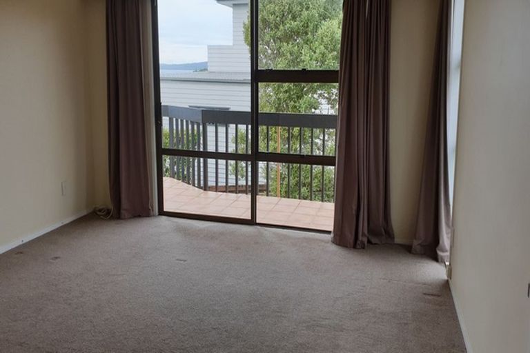 Photo of property in 1/43 Eastcliffe Road, Castor Bay, Auckland, 0620