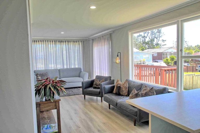 Photo of property in 1/3 Flaxdale Street, Birkdale, Auckland, 0626