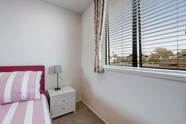 Photo of property in 3a/171 Hurstmere Road, Takapuna, Auckland, 0622