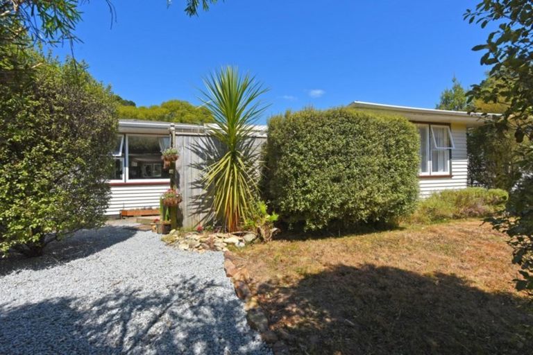 Photo of property in 16 Molloys Road, Te Marua, Upper Hutt, 5018