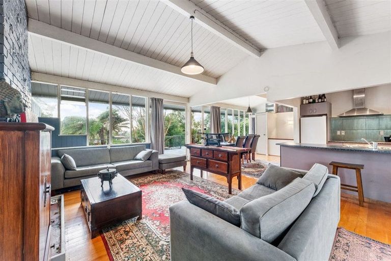 Photo of property in 16 De Val Drive, Titirangi, Auckland, 0604