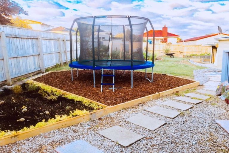 Photo of property in 12 Kereru Street, Henderson, Auckland, 0612