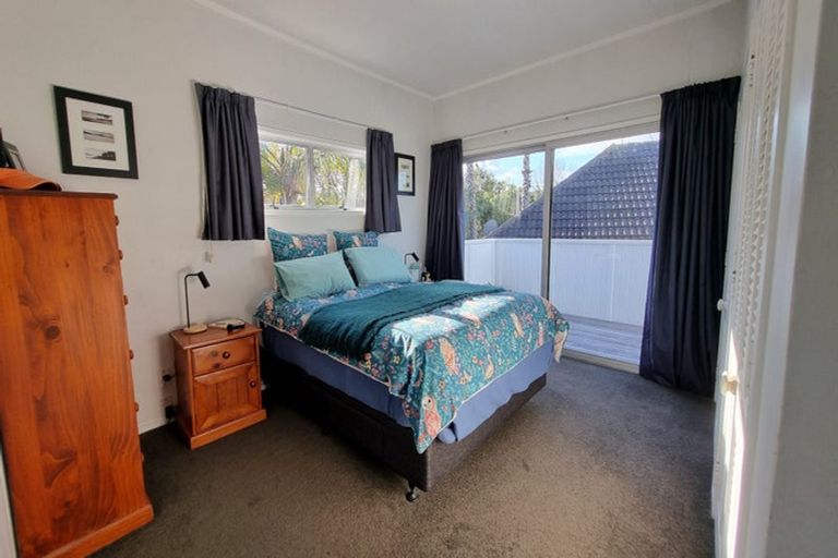 Photo of property in 24a Penning Road, Castor Bay, Auckland, 0620