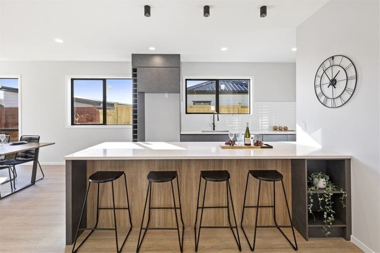 Photo of property in 63 Nobilo Road, Kumeu, 0810