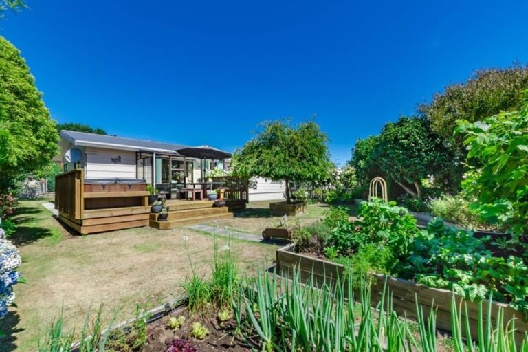 Photo of property in 21 Nugget Grove, Raumati Beach, Paraparaumu, 5032