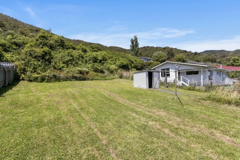 Photo of property in 196 Waddington Drive, Naenae, Lower Hutt, 5011