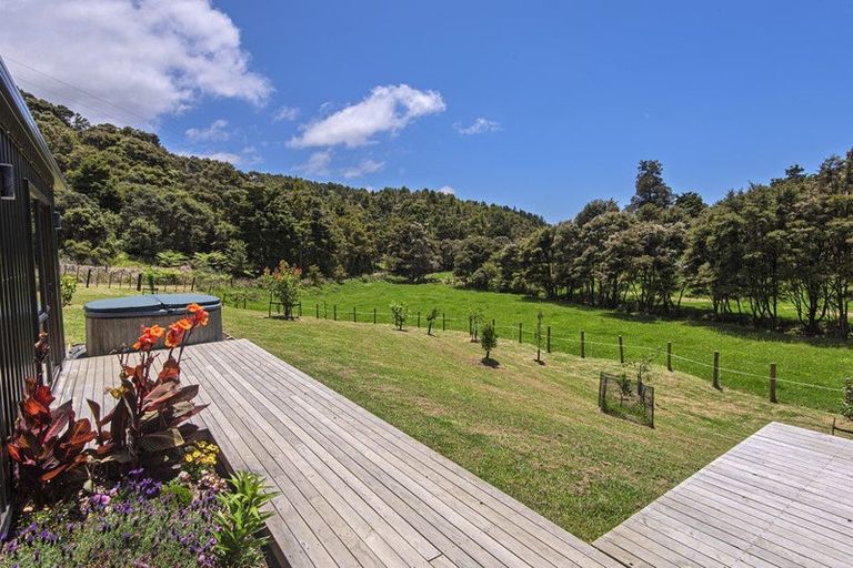 Photo of property in 241a Hailes Road, Whananaki, 0181