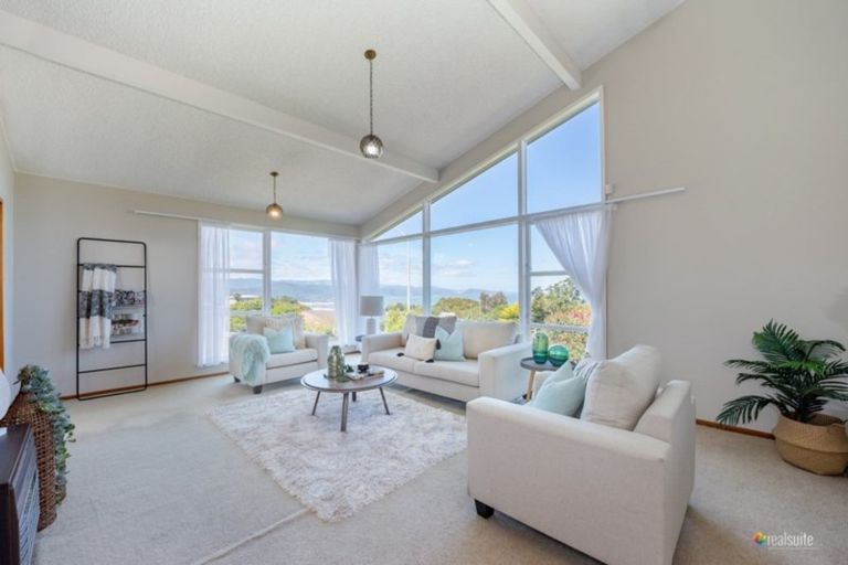 Photo of property in 225 Dowse Drive, Maungaraki, Lower Hutt, 5010