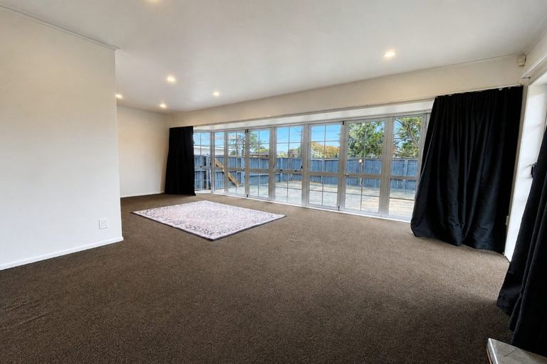 Photo of property in 43 Hallberry Road, Mangere East, Auckland, 2024