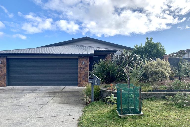 Photo of property in 6 Kaimai Place, Aotea, Porirua, 5024